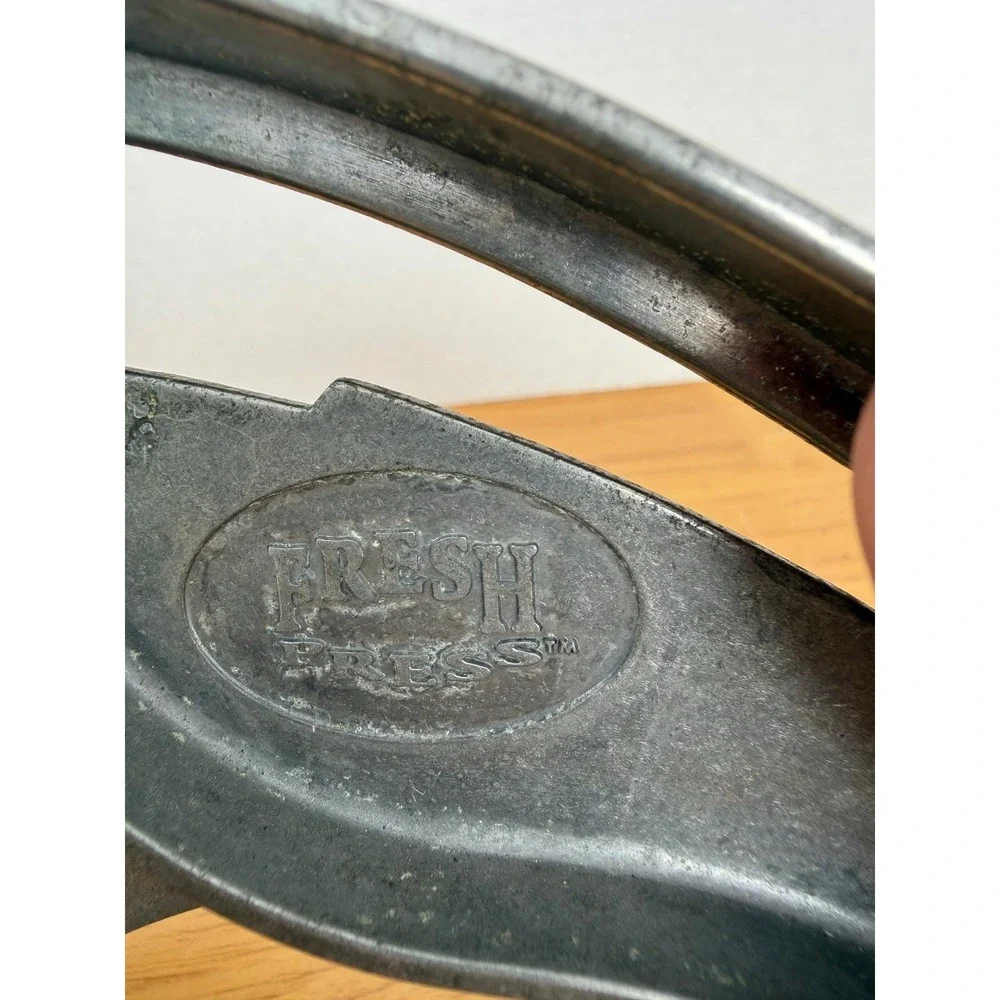 Vintage Fresh Press Manual Citrus Juicer Cast Aluminum Hand Press
